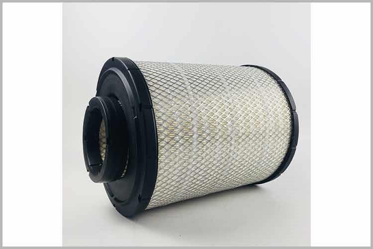 在轿车华体hth登录入口_华体（中国）使用中，当滤芯上附着的尘逐渐增多时，发动机的进气阻力也随之增大